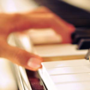 日本巨乳人妖射精视频
